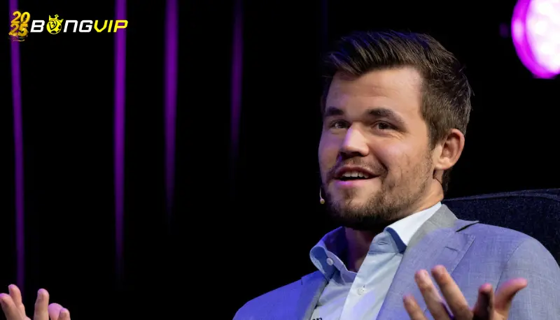 Carlsen cho đối thủ đi lại trong trận đấu 100.000 USD Cử chỉ bất ngờ của Carlsen cho đối thủ đi lại trong trận đấu 100.000 USD